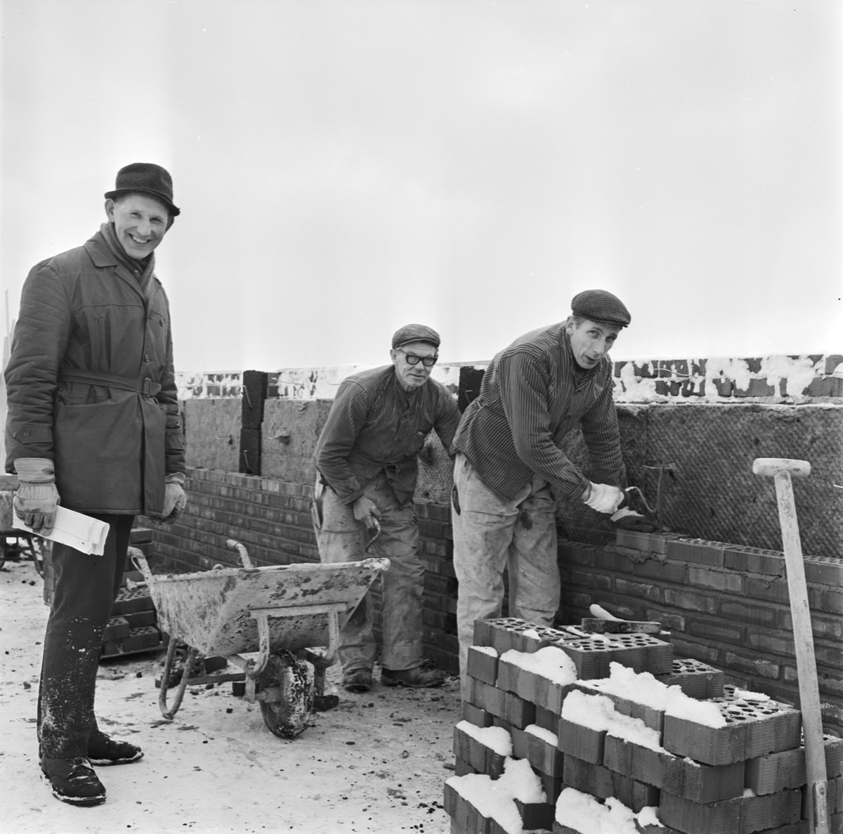 Byggande av Vendelbadet, Örbyhus, Vendels socken, Uppland, februari 1969