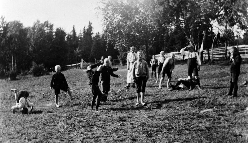 Gutter som leker, Borgen feriekoloni, Ringsaker, 1946. Foto: Anno Domkirkeodden. (Foto/Photo)
