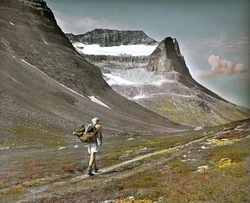 En mann på vandring i fjellet. Foto: Gunnar Raabe/Gudbrandsdalsmusea. (Foto/Photo)