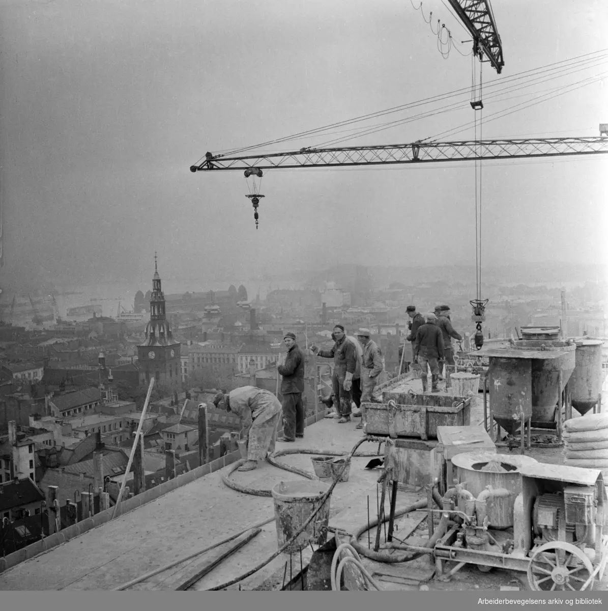 Regjeringskvartalet under bygging. Oktober 1957