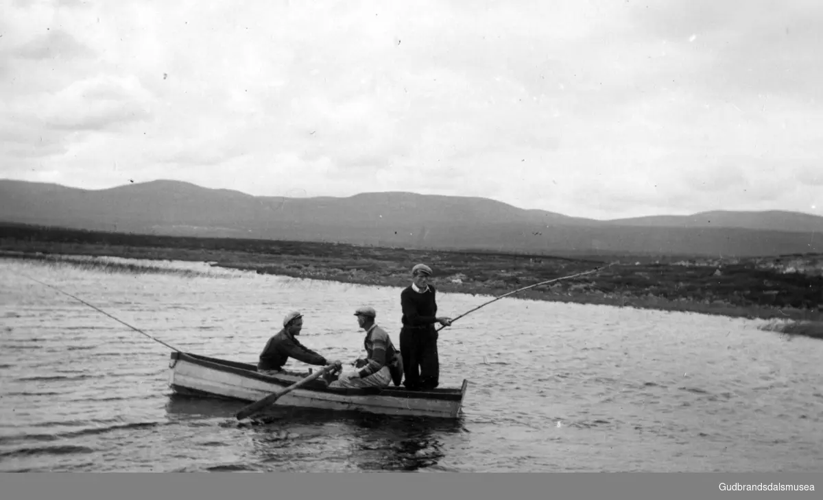 Fiske i Urdbekktjønne sommeren 1941.