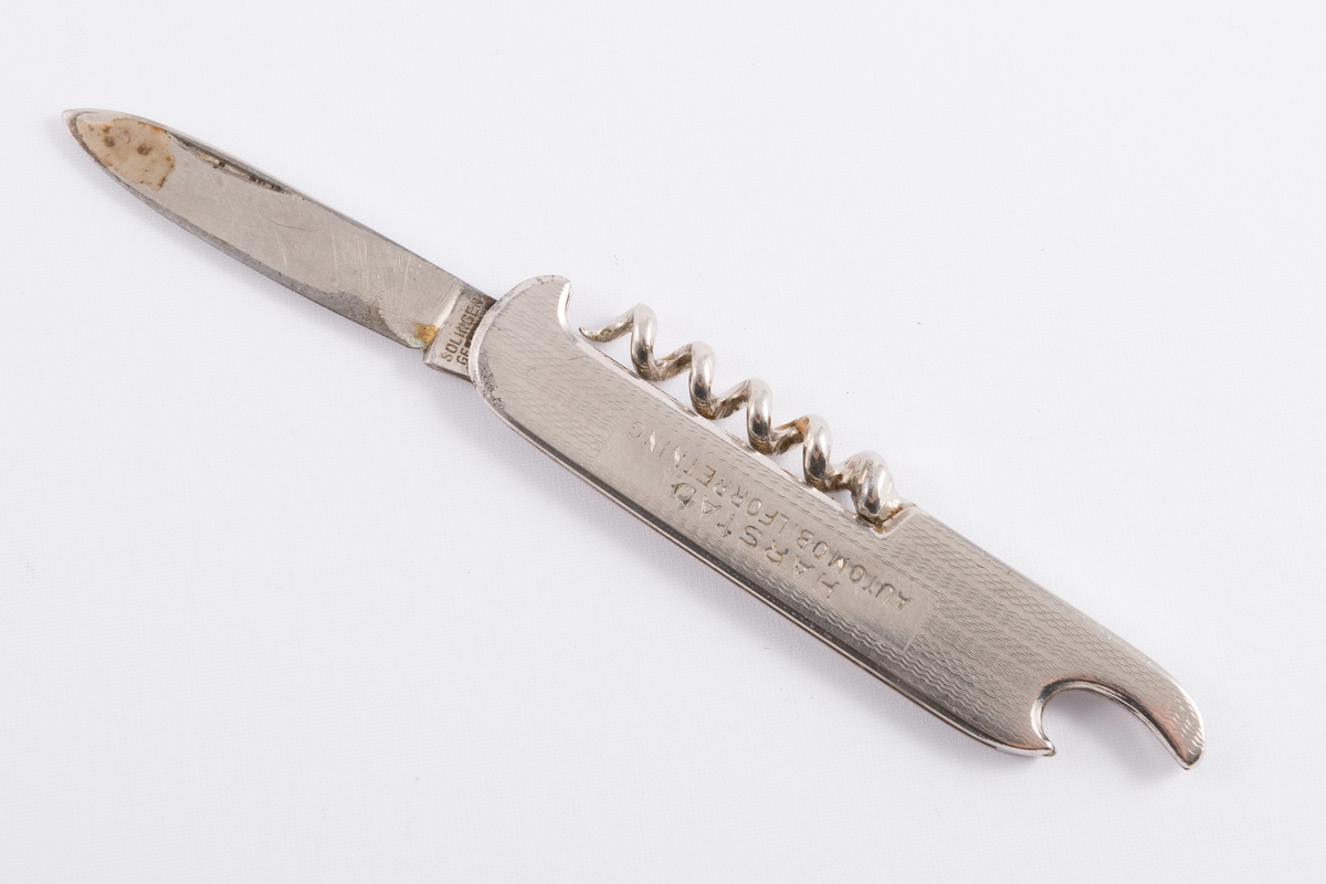 Lommekniv med ett knivblad, vin- og ølåpner, reklameobjekt fra Harstad Automobilforretning