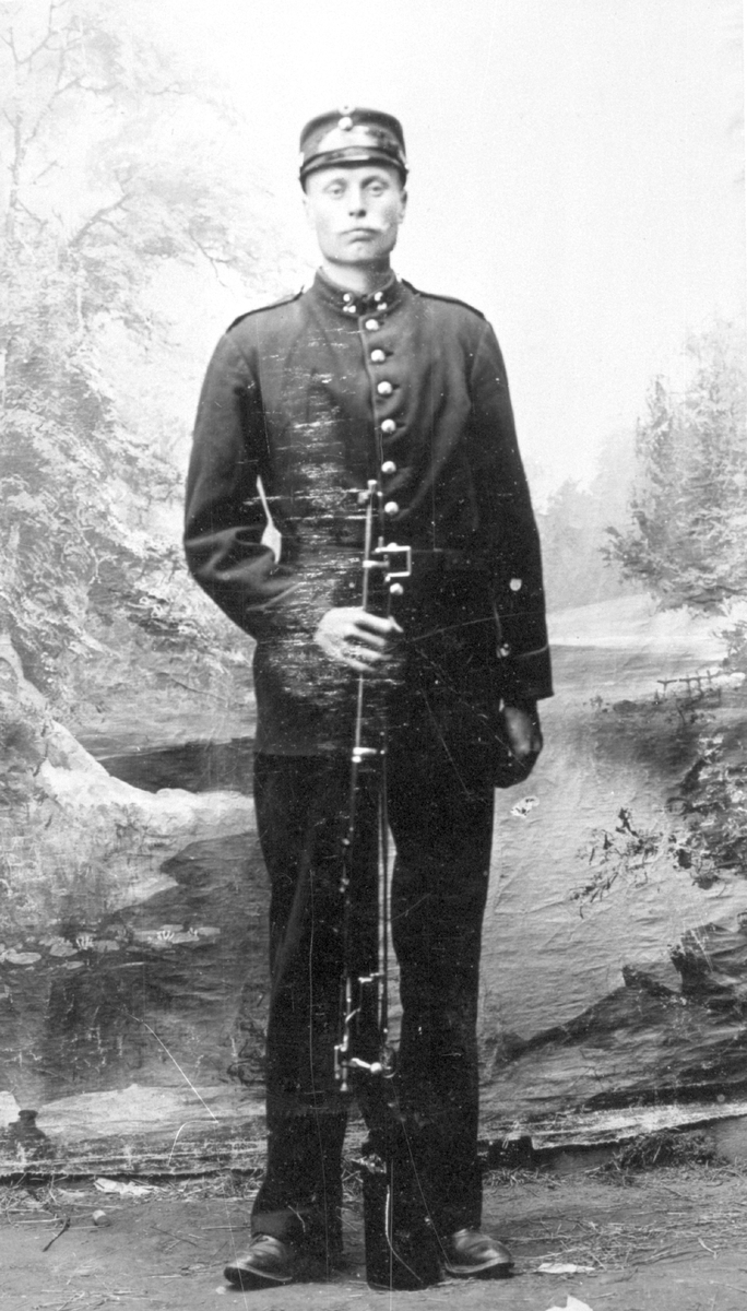 Thomas Grythe i uniform.