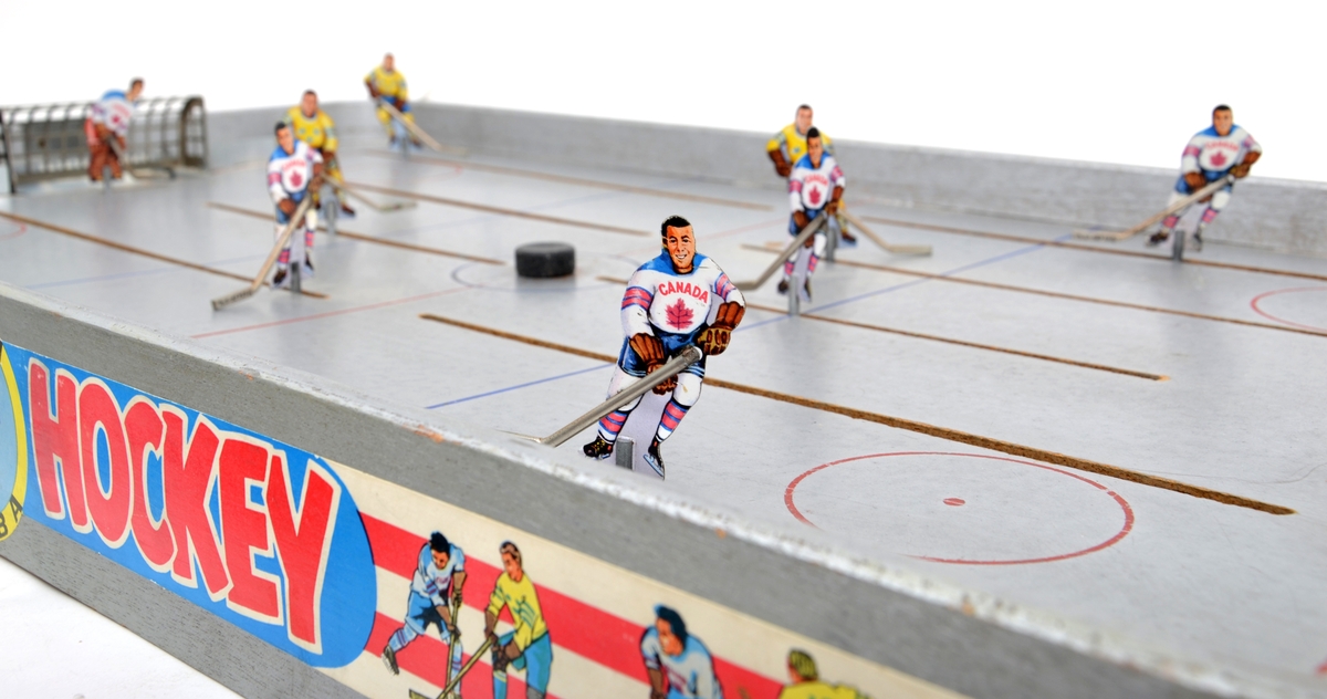 Ishockeyspill  med bevegelige spillere i original emballasje med to batteridrevne sensorer 
