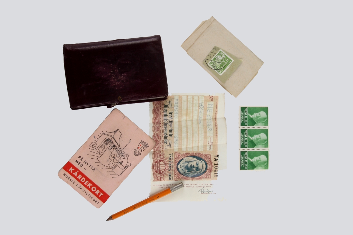 To almanakker fra 1920 og 1939. Inneholder noen frimerker, en billett og et medlemskort