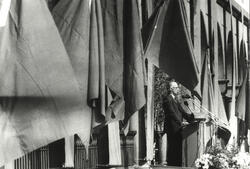 1. mai 1983, Oslo. Thorvald Stoltenberg taler på Youngstorge