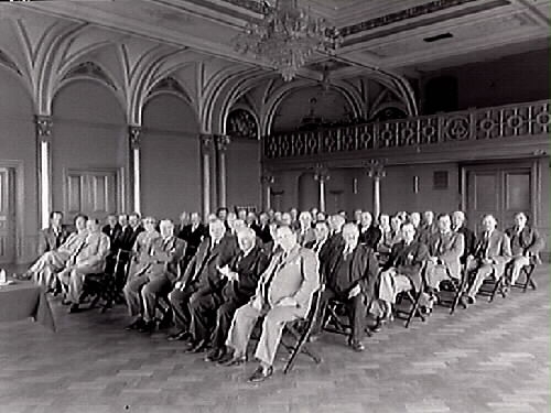 Fastighetsägarnas kongress i Varberg 1937. Från höger räknat, 2:a radens första man: Redaktör Henriksson; 4:e Brink; 6:e Sandell.