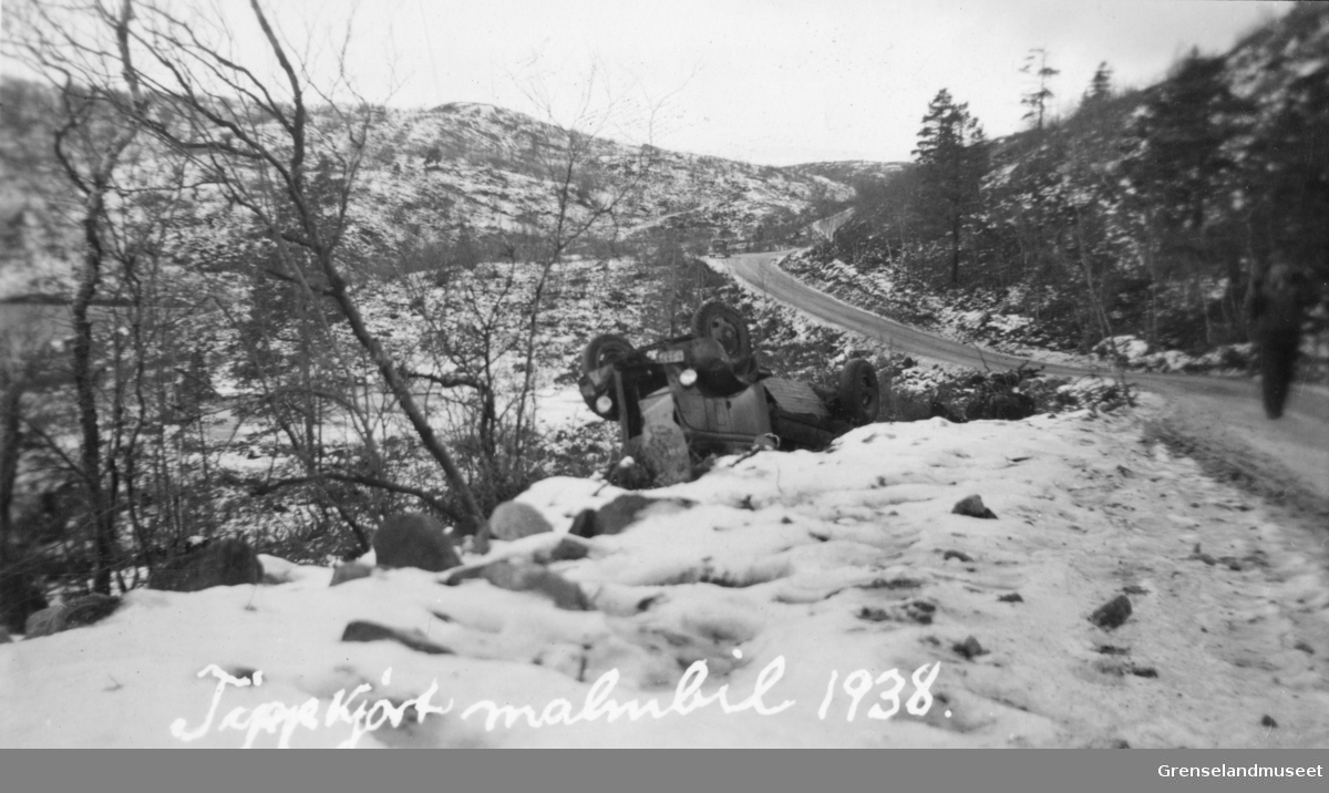 Malmbil har tippkjørt utfor veien, 1938.