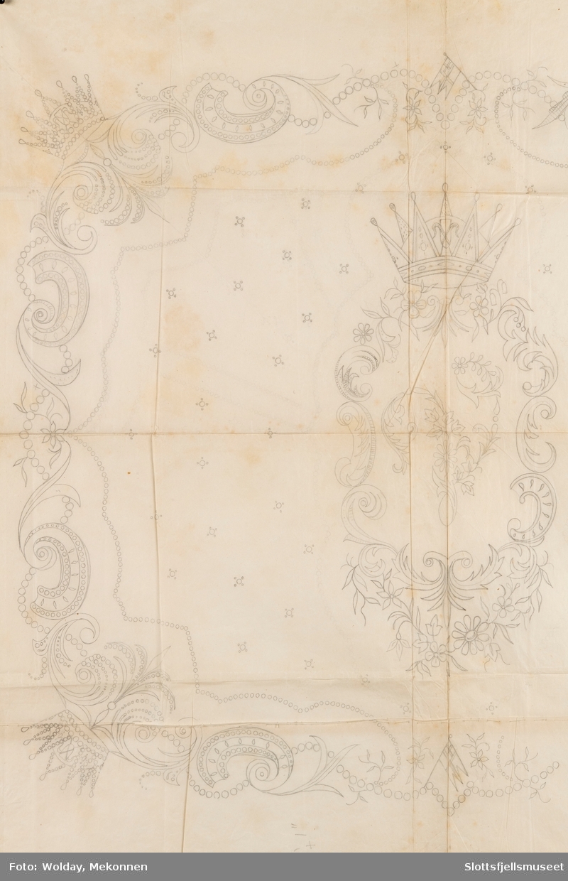 Tegning av originalmønster på sammensydd silkepapir til putens for- og bakside