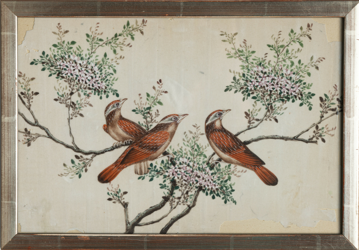 Maleri av to fugler i landskap med trær og blomster. 