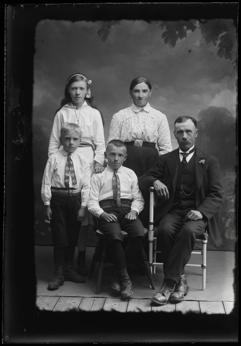 E. Abrahamsson med familj