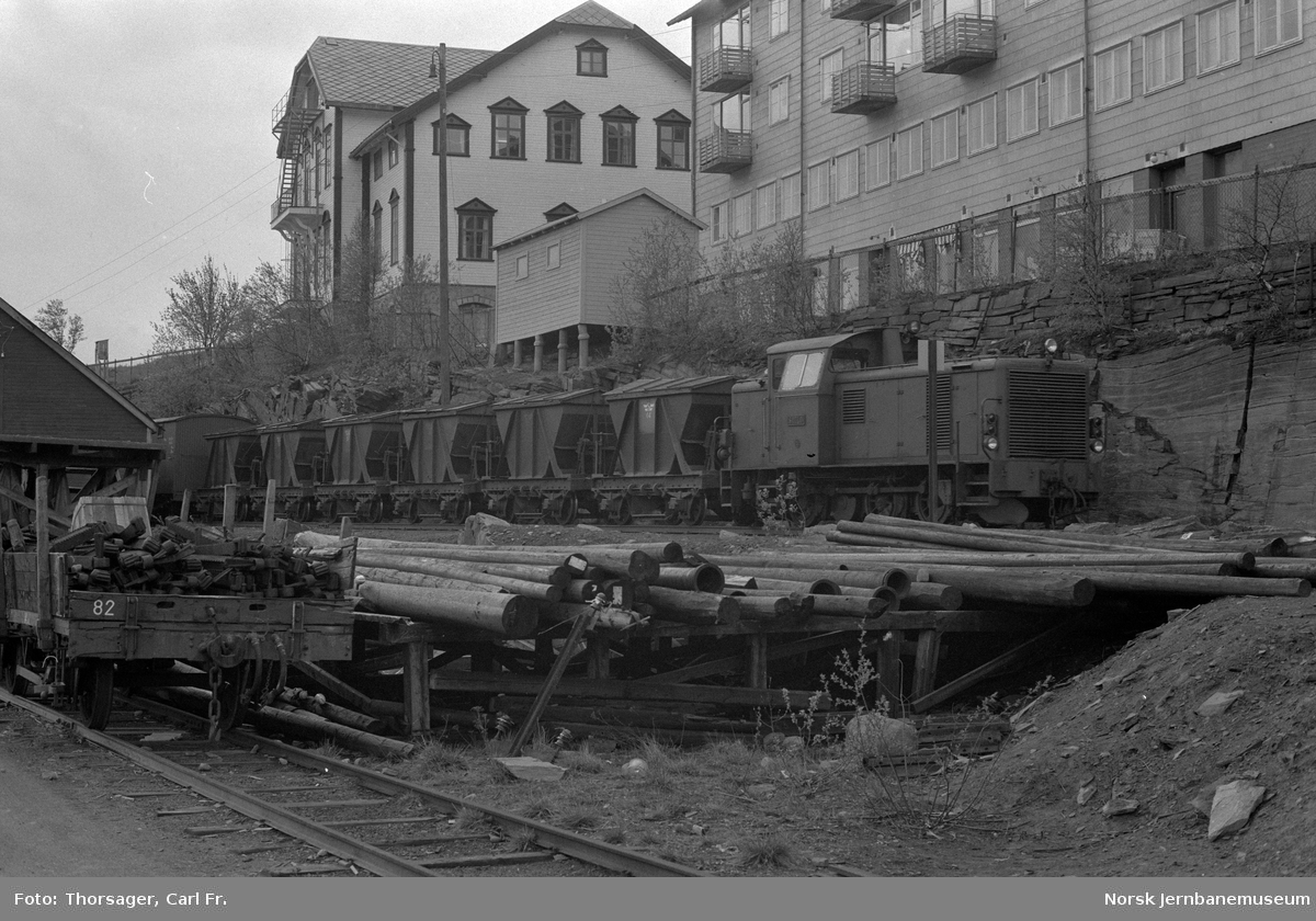 Sulitjelmabanens diesellokomotiv SAULO med blandet tog ved Sulitjelma stasjon