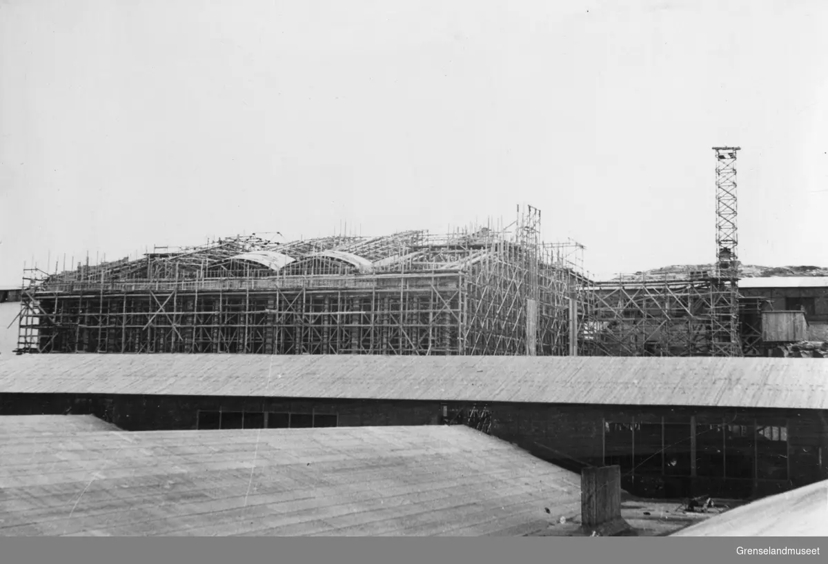 Bygging av separasjonsverket, takforskaling påbegynt, 12. september 1948.