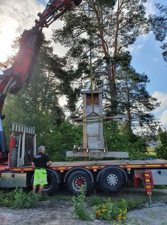 Pipe blir fraktet på lasteplan