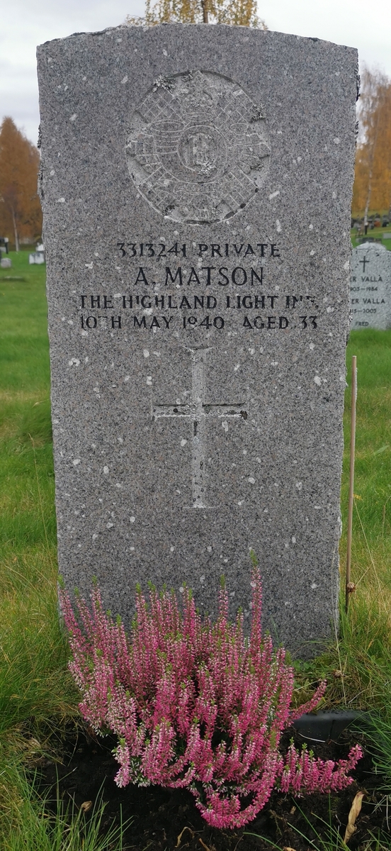 Alexander Matson (d. 1940), britisk krigsgrav på Hemnes kirkegård.