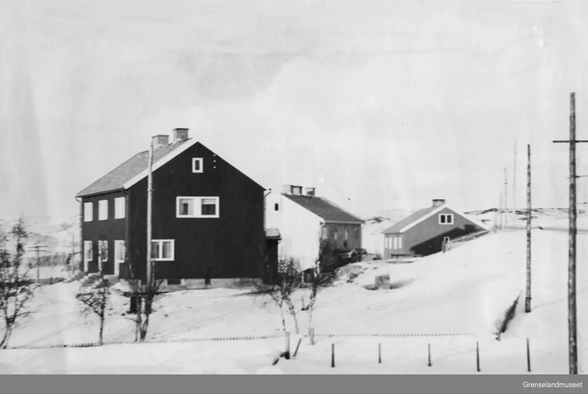 Funksjonærboliger nr. 9,10 og 11, Bjørnevatn 12. februar 1949.