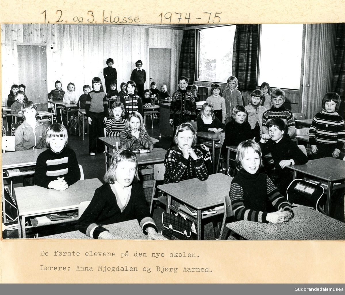 Strand skole klassebilde, 1, 2 og 3 kl 1974/1975., Ringebu.