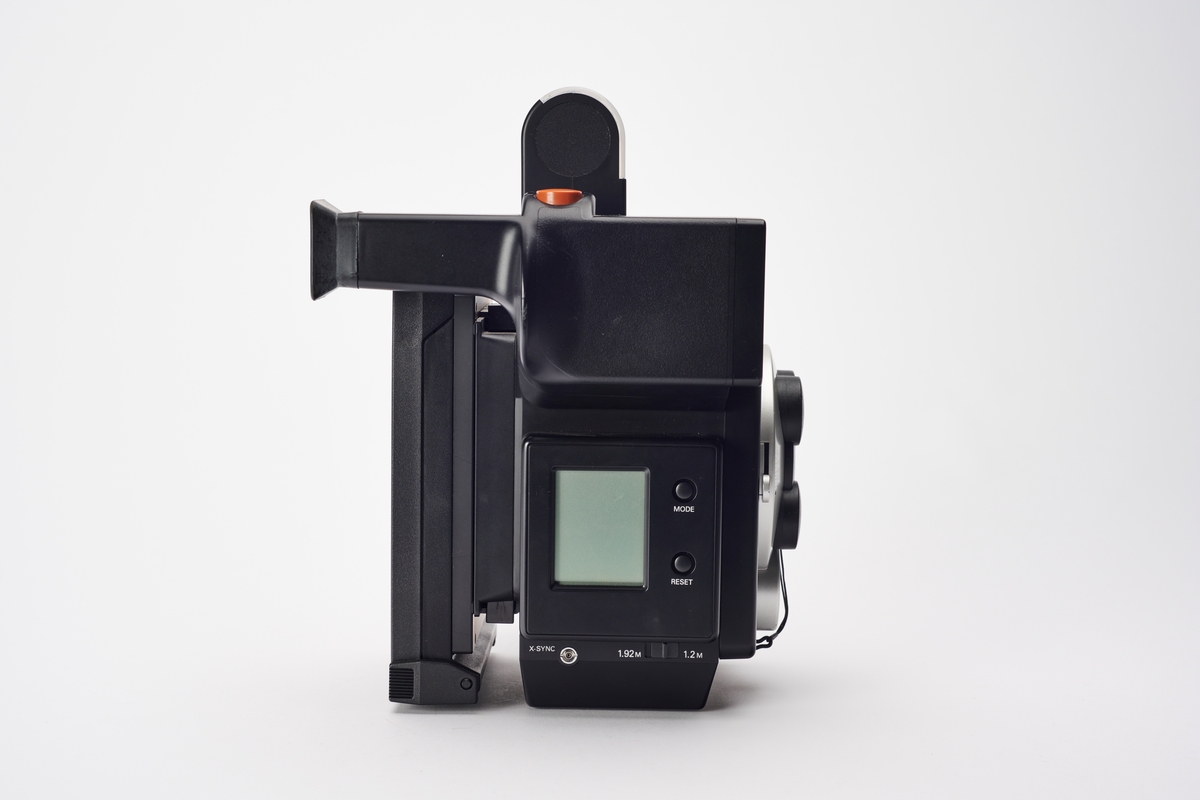 M403R er et miniportrett-kamera for instant film, produsert av Polaroid i 2002. Kameraet har fire objektiver, og en utløsermekaniske som kan eksponere filmen samtidig eller parvis.