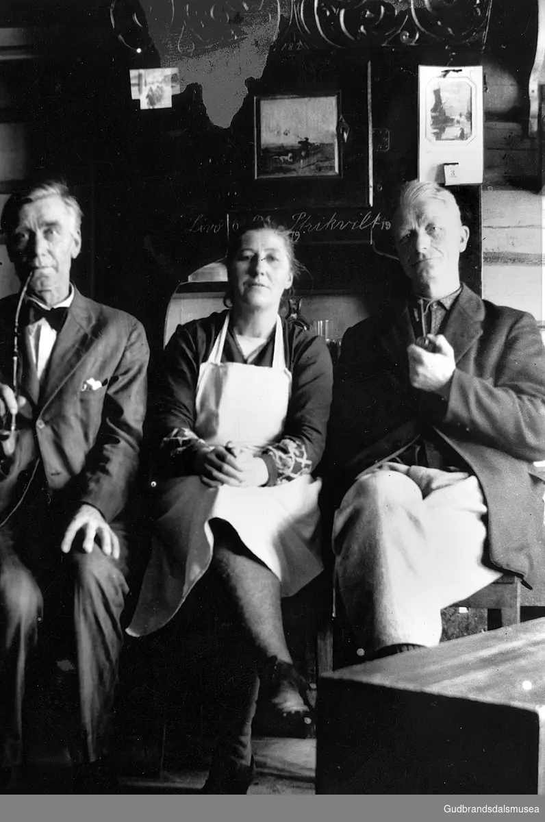F.v.: Lars Lund (f. 1874, USA), Elise Strikvilten (f. 1891) og Mathias Bruheim (f. 1882)