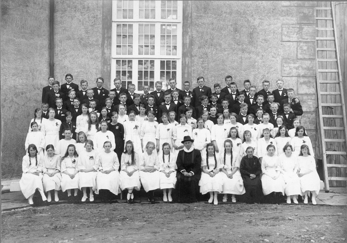 Konfirmanter ved Røros kirke, 1922
