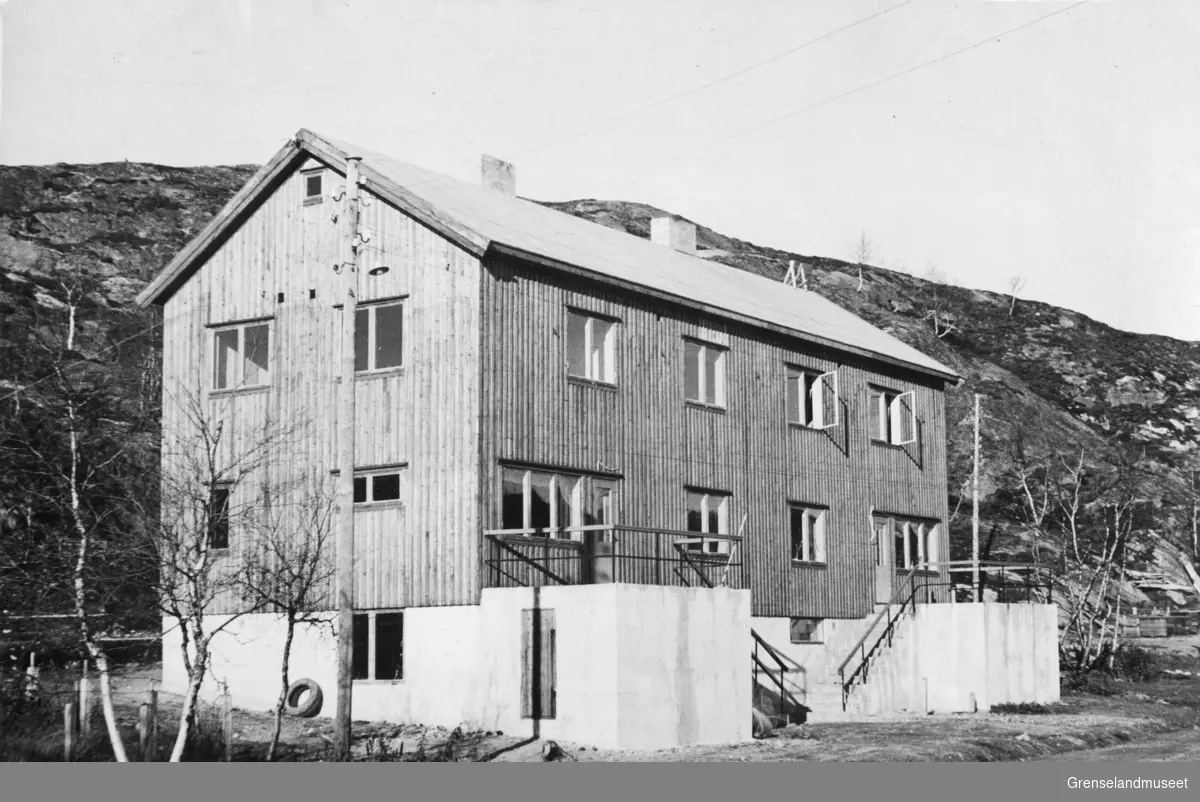 Dobbeltboligen er gjenreist, Bjørnevatn 28. september 1947.