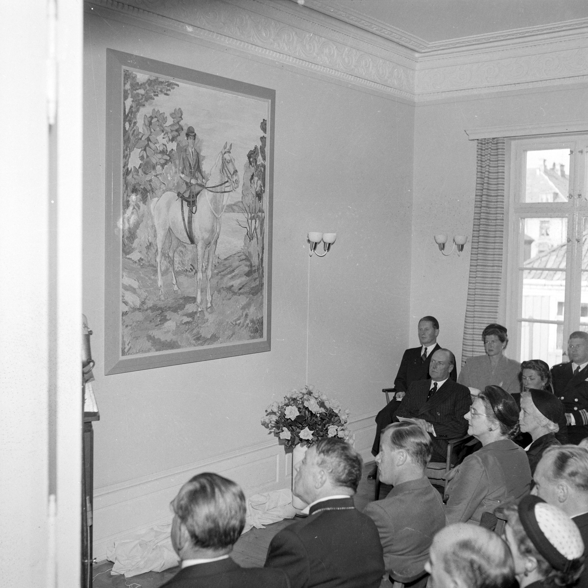 Kronprins Olav og prinsesse Astrid besøker Barnevernsinstituttet