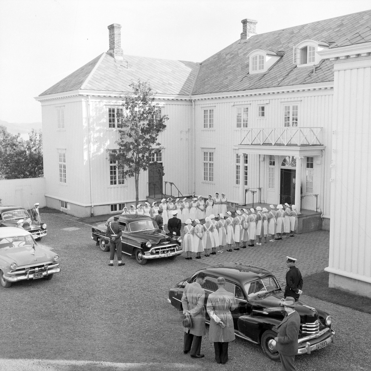 Kronprins Olav og prinsesse Astrid på Hovde - Sør-Trøndelag fylkes Husmorskole