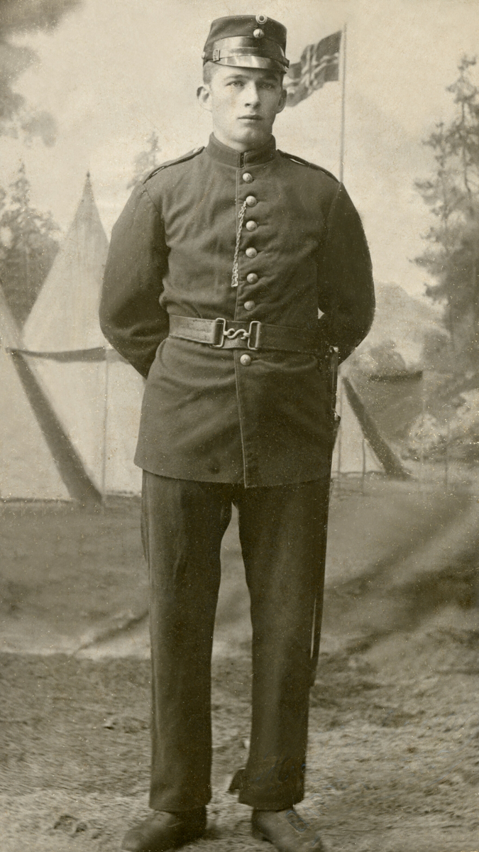Portrett av mann i militæruniform