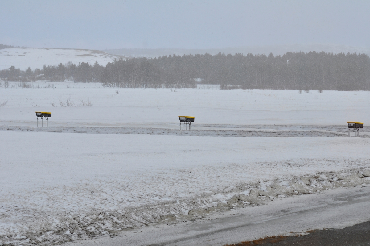 Lokalicer på Røros flyplass. Dette er et innflygingsinstrument som angir flyets vinkel i forhold til rullebanen.
