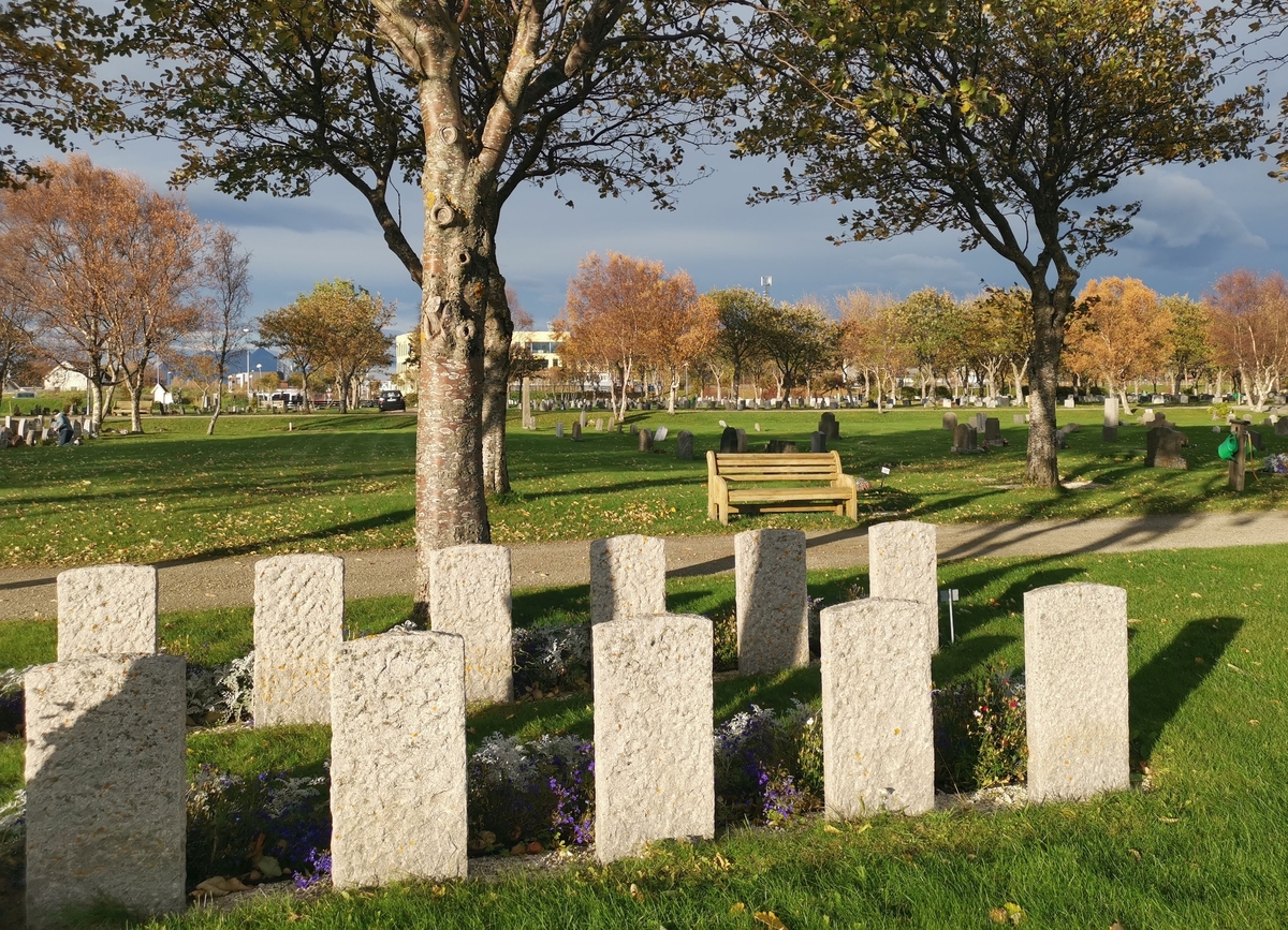 Britiske krigsgraver på Bodø kirkegård, hvor 14 falne fra 2. verdenskrig er gravlagt.