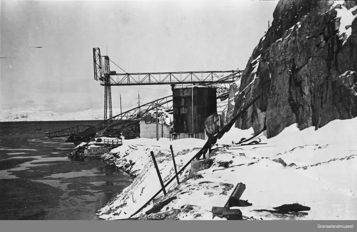 Vestre og østre bro, 11. april 1946.