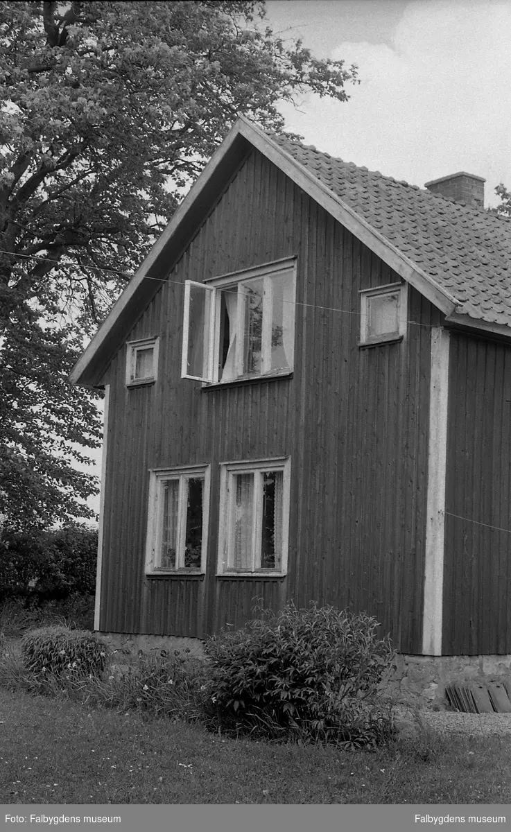 Byggnadsinventering 1972. Pålhammarsgården, stä 586-7 från NV.