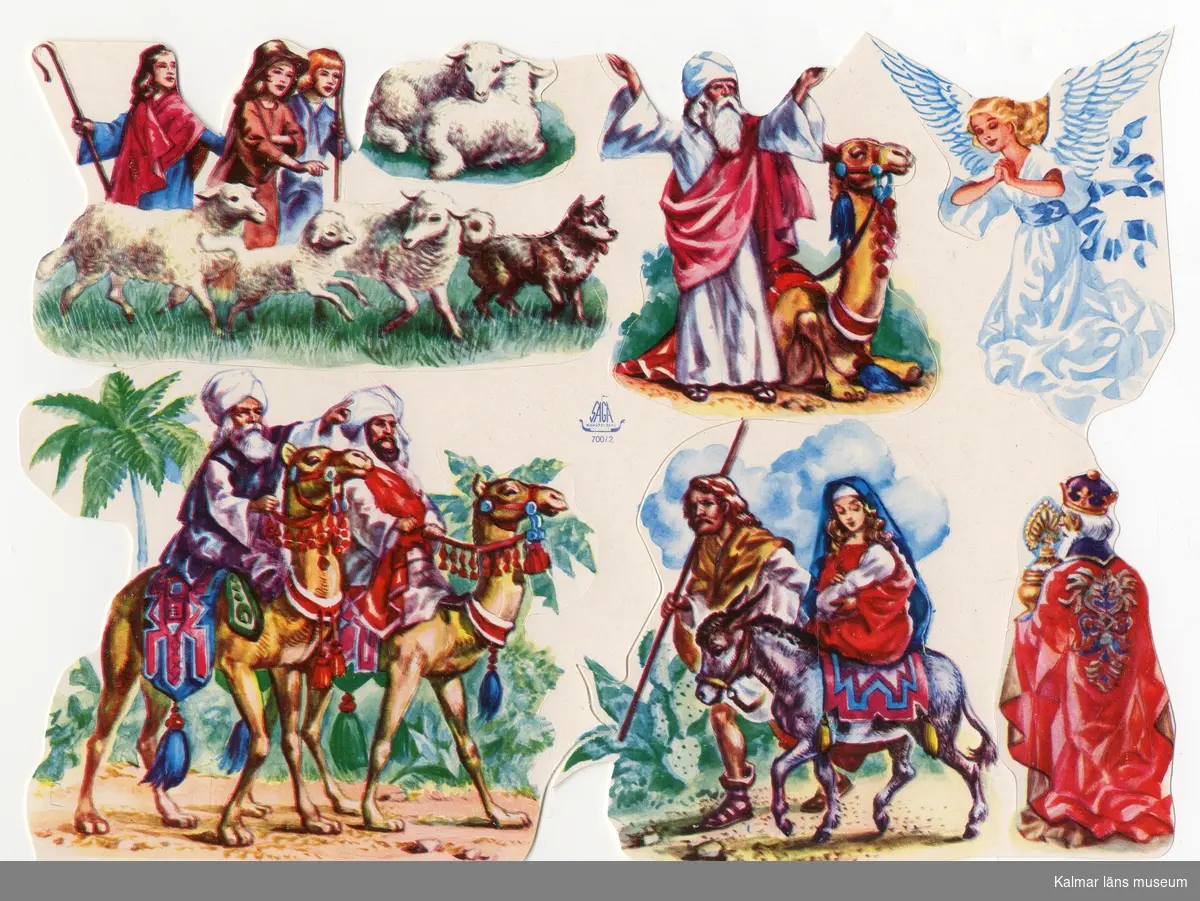 Kring julkrubban: Josef och Maria på åsna, beduiner på kameler, herdar och får, ängel m.m. Sju olika motiv.