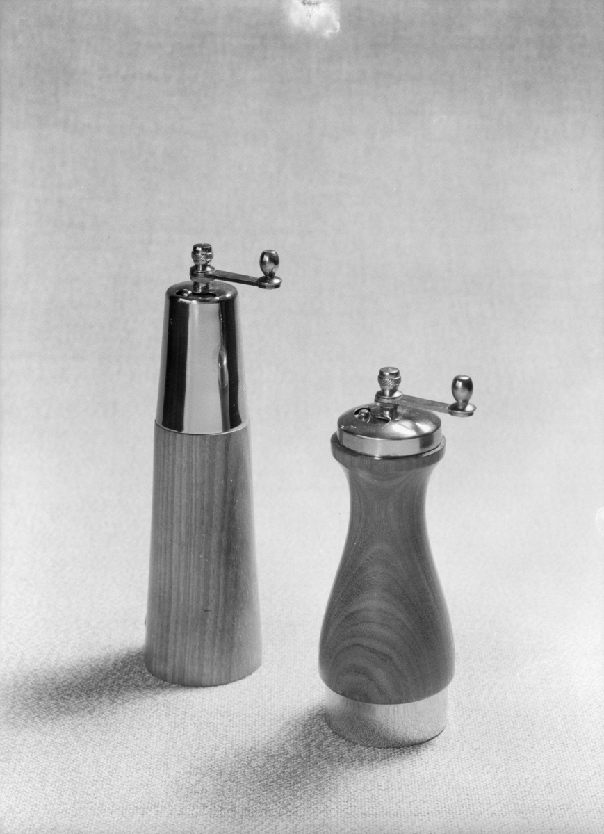 Produktfotografi av pepper- og saltmølle, publisert i Norsk Dameblad, trolig 1960-65.