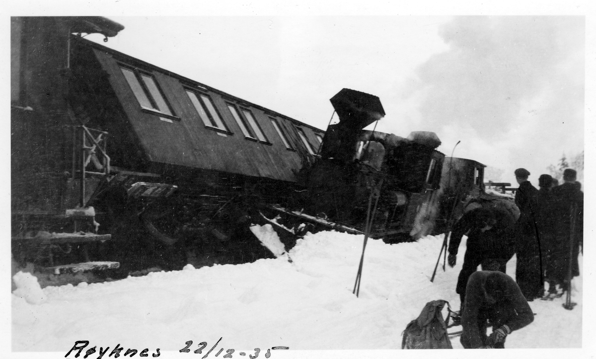 Setesdalsbanen. Togsammenstøt mellom Tog 1 og Tog 4 på Røyknes. 22. desember 1935.