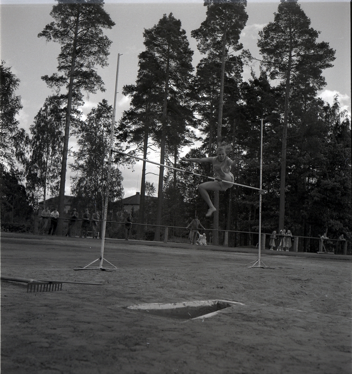 V.A.I.S. tävling, 12/6 1949. 
Höjdhoppning för damer.