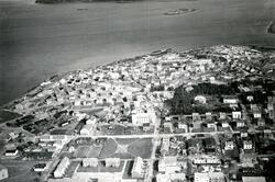 Flyfoto over deler av  Kirkenes by.
