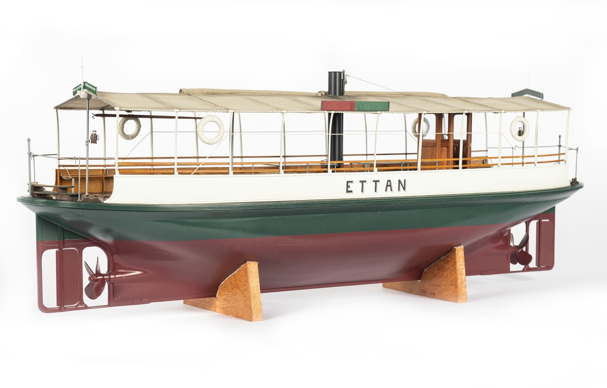 Fartygsmodell av ångpassagerarfärjan S/S Ettan från 1886.