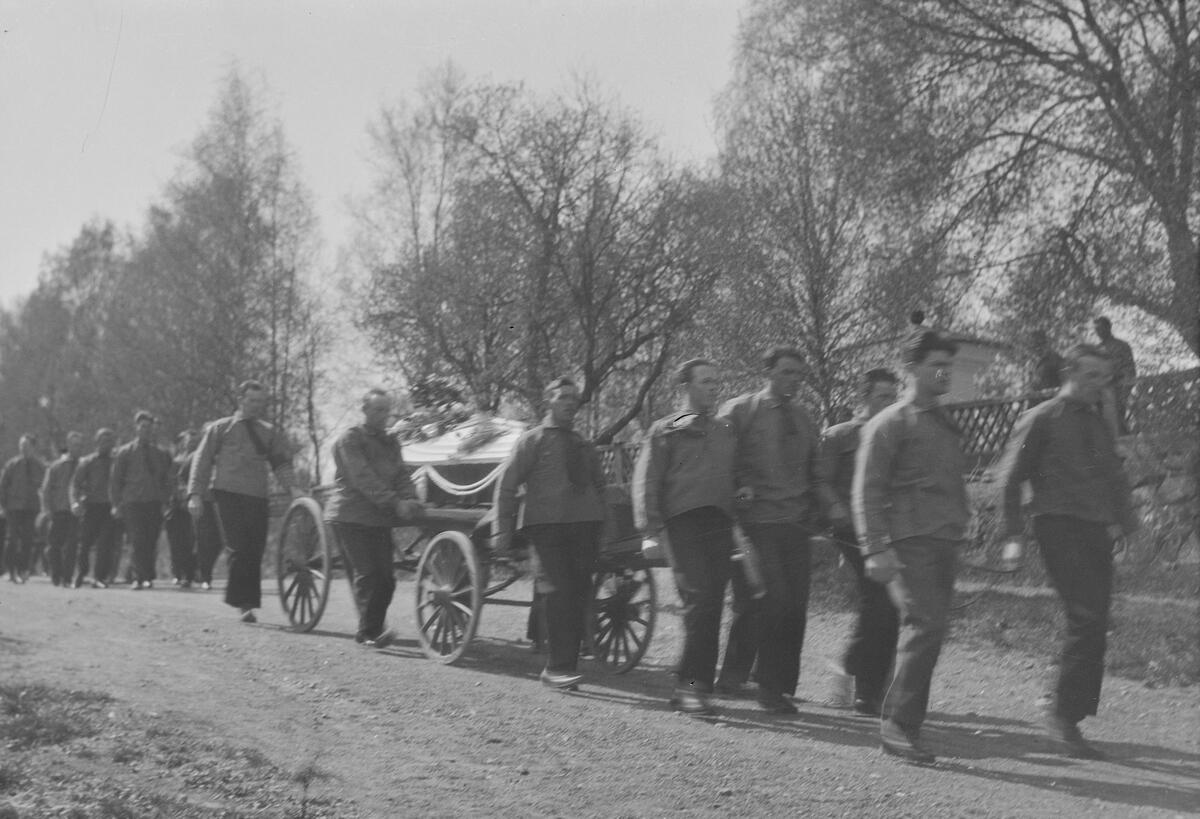 Begravningståg för de dödade vid Ådalshändelserna 1931.
