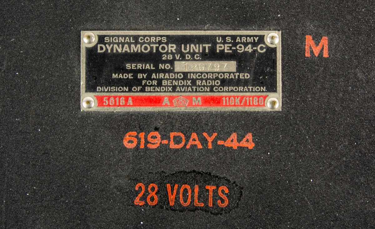 Signal Corps U.S Army Dynamotor enhet PE-94-C, tillverkad av Airadio Incorporated For Bendix Radio Division of Bendix Aviation Corporation.