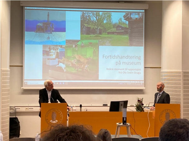 Bilde av Årstein Svihus som disputerte for Ph.d.-graden ved Universitetet i Bergen, fredag 10. desember 2021, med doktorgradavhandlingen "Fortidshandtering på museum" og opponent.