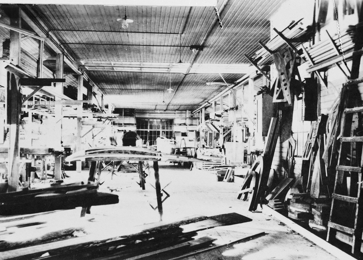 Vingtillverkning på Flygkompaniets verkstäder på Malmen, 1920-tal.
