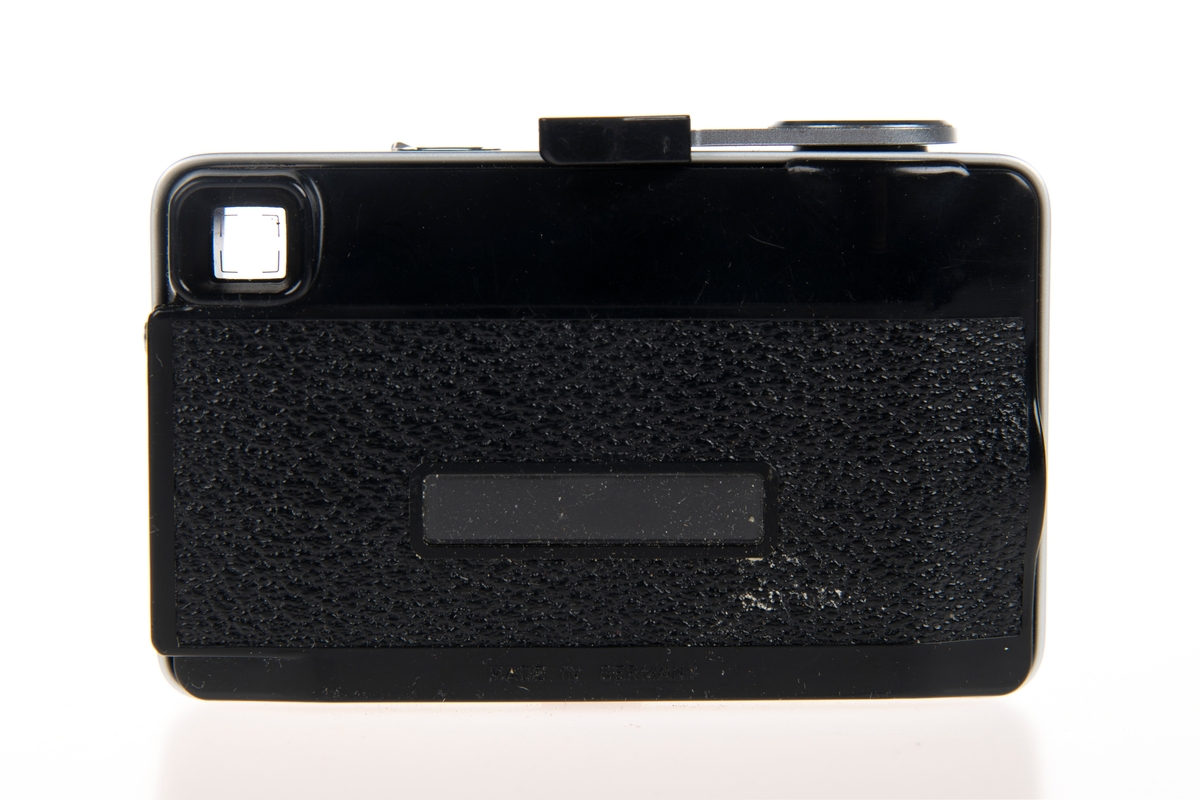 Et enkelt kompaktkamera for 126 kassettfilm fra Agfa, med et fastfokus 42mm objektiv. Bildestørrelsen på filmen er på 28x28mm. Luke bak på kameraet til filmkassetten. Blitssko på toppen til blitskube. Ring på objektivet for å velge mellom 2 lukkertider, merket med symboler for sol og sky. Utløserknappen er av typen "sensor" og er myk for å begrense vibrasjoner. Bak på filmluken er det et vindu for å se hvor mye film som er igjen. Kameraet har en veske i plast med nakkestropp.