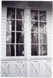 Västerås, Stallhagen, kv. Paula 2.
Spröjsade fönster på 1890