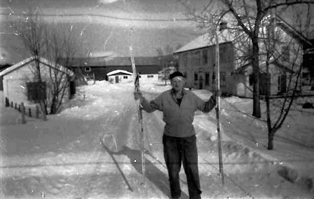 Harald Nybø, pensjonist på ski. 