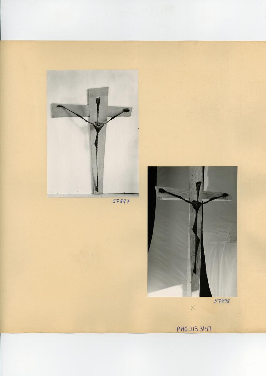 Krucifix av järn med kors av trä, för Vanörs kyrka.