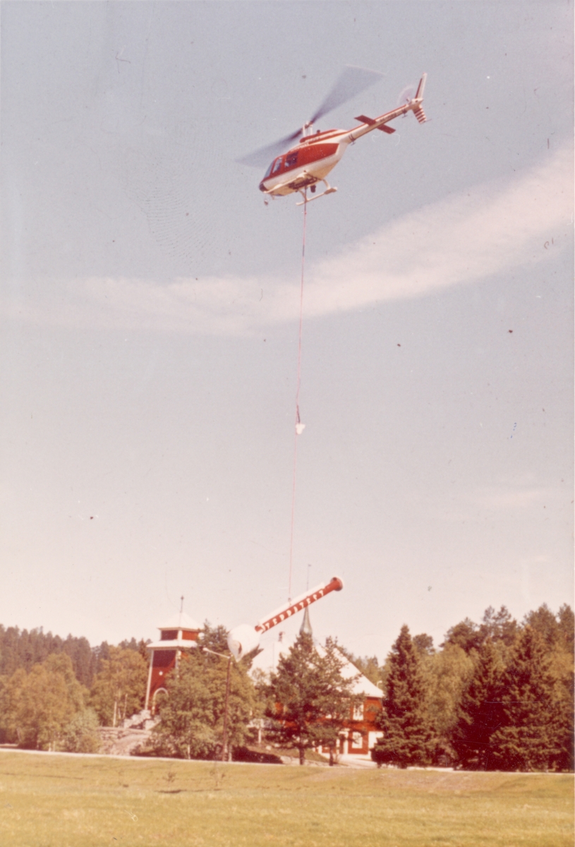 Malmleting med helikopter ved Løkken kapell.