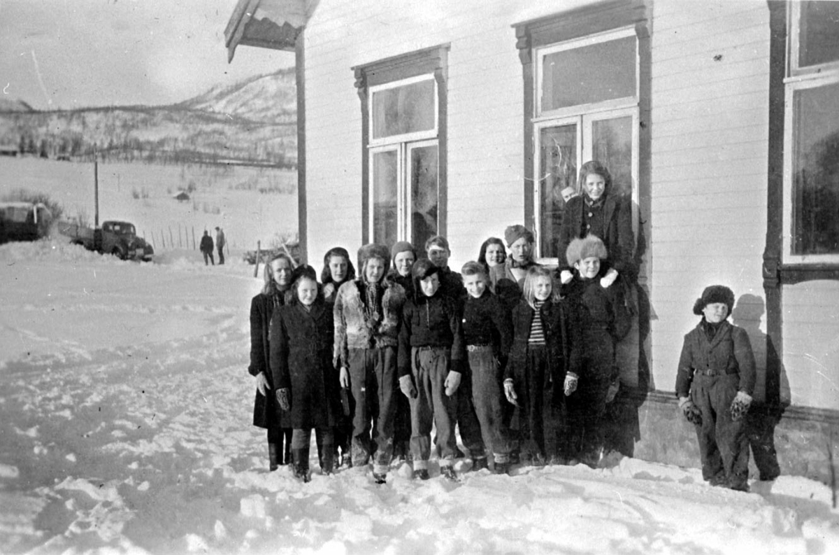 Skoleklasse, Storsteinnes - Midt-Troms Museum / DigitaltMuseum