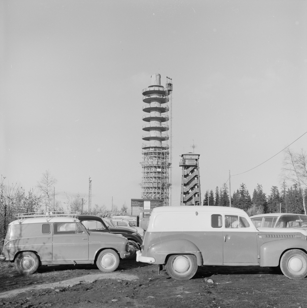 Foto av kontruksjonen av det fjerde Tryvannstårnet.