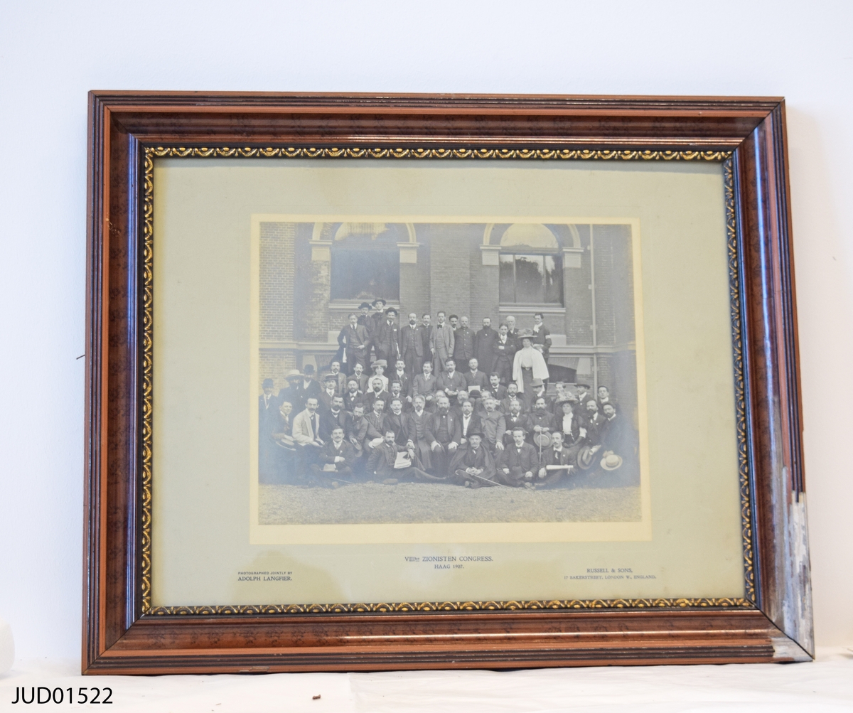 Inramat fotografi från 8:e sionistiska världskongressen i Haag 1907.